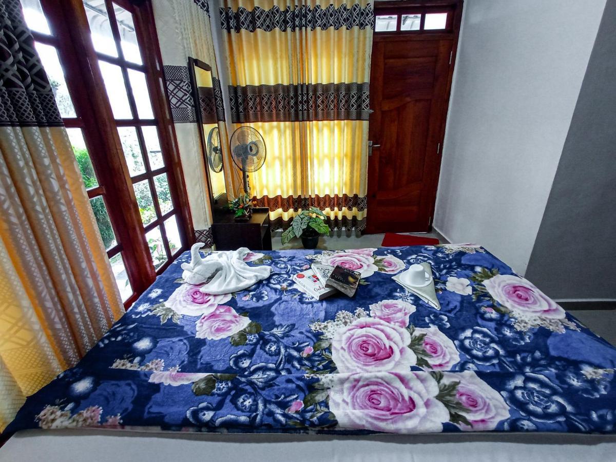 Daffodils Inn Nallathanniya Extérieur photo